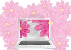 Realizzazione grafica con fiori rosa sullo schermo di un computer e intorno allo stesso