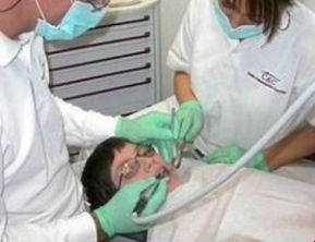 Persona con disabilità sottoposta a cure dentistiche
