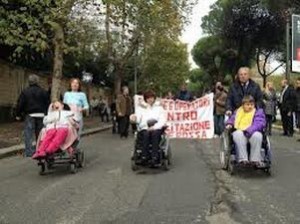 Manifestazione per gli Ambulatori CEM di Via Ramazzini a Roma