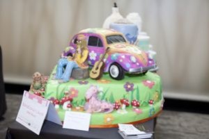 Torta di cake design, dedicata ai figli dei fiori