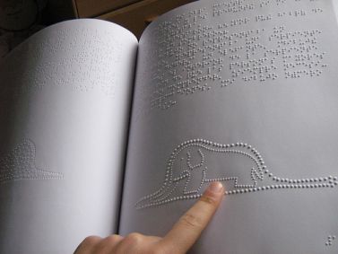 Lettura del "Piccolo Principe" in braille