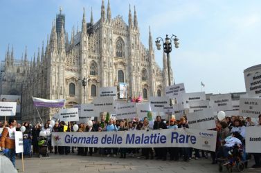 Marcia dei Malati Rari in Piazza Duomo a Milano