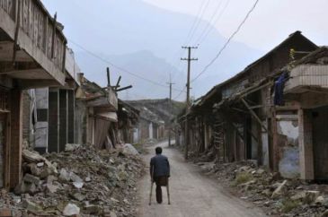 Uomo colpito dal terremoto del Sichuan in Cina del 2008