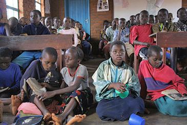 Bambini e ragazzi del campo profughi di Dzaleka in Malawi