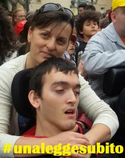 Campagna "#unaleggesubito", con Anna Rossini e il figlio con disabilità