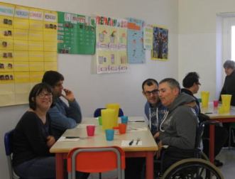 Persone con disabilità al Centro della Fattoria Sociale Montepacini, in provincia di Fermo