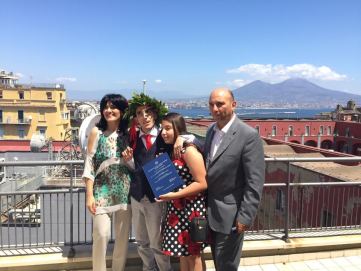 Luglio 2017: Anthony e i suoi familiari, subito dopo avere conseguito la laurea all'Università Parthenope di Napoli