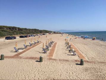 Spiaggia accessibile a Marina di Eboli (Salerno)