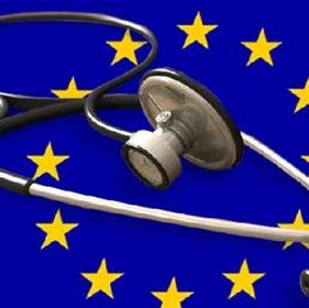 Stetoscopio su bandiera dell'Unione Europea