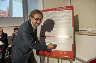 Maurizio Del Conte firma Carta dei Diritti AISM, Roma, dicembre 2017