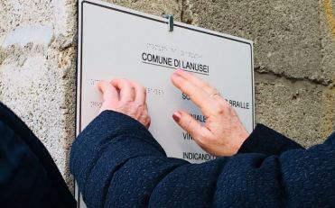 Lanusei, 24 febbraio 2018, targa in Braille