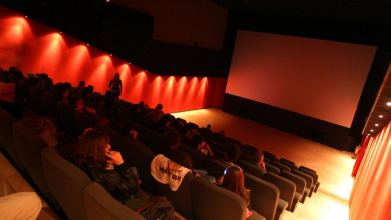 Spettatori in una sala cinematografica