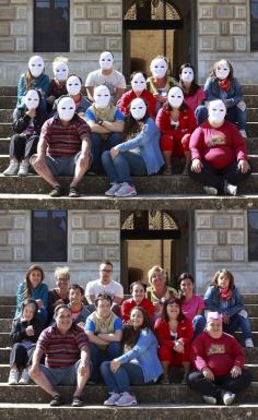 Foto dell'AIPD di Lecce con molte persone mascherate nella parte sopra e nella parte sotto senza maschere (molte con sindrome di Down)