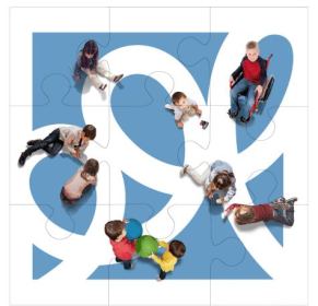 Bambini sopra un puzzle con il logo dell'Associazione L'abilità