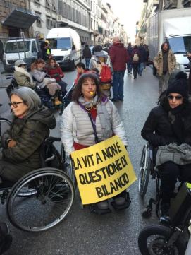 Manifestazione di protesta promossa nel dicembre 2018 da Associazioni toscane, di fronte alla sede di Firenze del Consiglio Regionale della Toscana