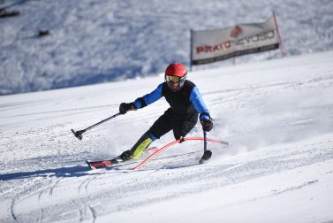 Sciatore con disabilità sulle nevi di Prato Nevoso