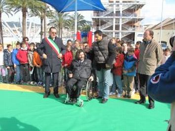 18 ottobre 2010: inaugurazione a Genova di area-giochi inclusiva con Pietro Barbieri