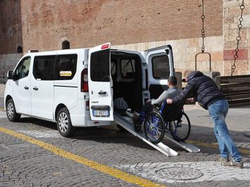 Servizio taxi per persone con disabilità