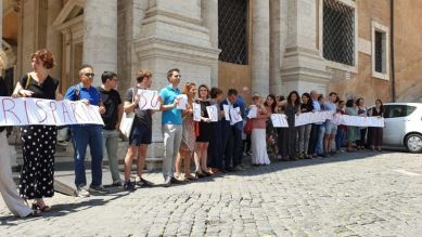 Manifestazione di protesta degli assistenti all'autonomia e alla comunicazione di Roma