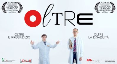 Poster di "O L T R E", con premi ricevuti a Los Angeles
