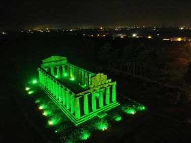 Tempio di Atena a Paestum illuminato di verde per la Giornata Nazionale sulla SLA 2019