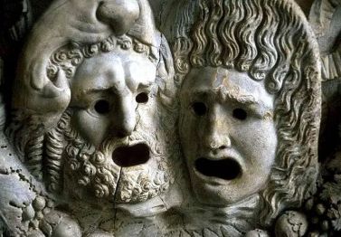 Sculture di maschere della tragedia greca