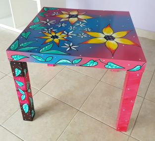 Tavolo dipinto a mano