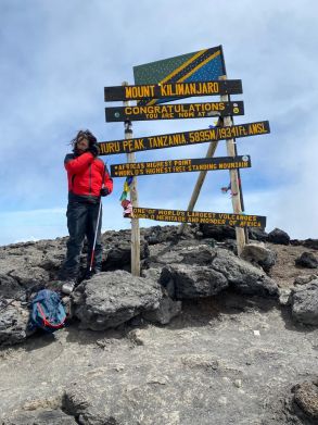 Damiano Casalini sulla vetta del Kilimangiaro, giugno 2022
