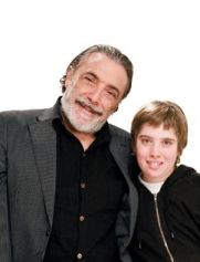 Il noto personaggio dello spettacolo Nino Frassica, qui con un giovane affetto da sclerosi tuberosa, è uno dei testimonial dell'AST