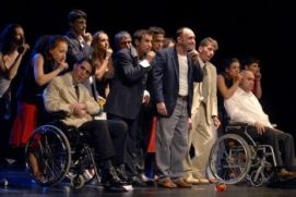 La compagnia teatrale bolognese degli Amici di Luca, composta da persone con esiti di coma, operatori e volontari