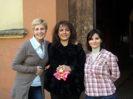 Angela Lanni tra le assistenti sociali Barbara Verasani e Valenzia Murgia