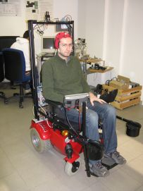 Sperimentazione con la nuova carrozzina robotizzata, progettata al Politecnico di Milano