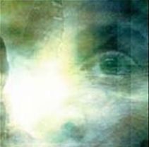 Volto sfuocato con luce e colori: immagine che rappresenta il coma e lo stato vegetativo