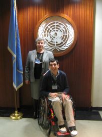 New York, 31 marzo 2007: Nicola Fazzi e la mamma Luisella alle Nazioni Unite, in occasione della firma italiana della Convenzione ONU sulla disabilità (foto di G. Fazzi)