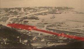 Nell'immagine storica di Trieste, vengono evidenziati in rosso i Silos Asburgici e la Stazione che va ad infilarsi nel cortile rialzato, ovvero la zona oggetto della tesi di Laura Cunico