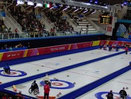 Una gara di curling in carrozzina delle Paralimpiadi Invernali di Torino 2006