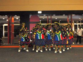 Il gruppo di ballo folkloristico sudafricano che ha accolto i congressisti di Durban
