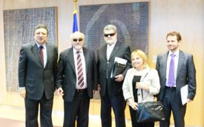 Un'immagine dell'incontro di Bruxelles del 1° giugno, tra la delegazione dell'EDF (European Diability Forum) e il presidente della Commissione Europea José Barroso