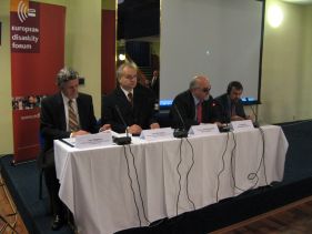 I ministri della Repubblica Ceca al tavolo del Consiglio organizzato a Praga dal Forum Europeo sulla Disabilità