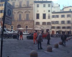 Un'immagine dei lavori per predisporre la pedonalizzazione di Piazza della Signoria a Firenze