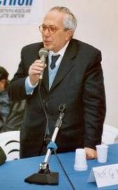 Giovanni Nigro, fondatore della UILDM di Napoli, interviene ad un convegno medico-scientifico
