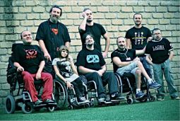 I Ladri di Carrozzelle - band composta in parte da artisti con distrofia muscolare - chiuderanno «HandiShow» a Bologna