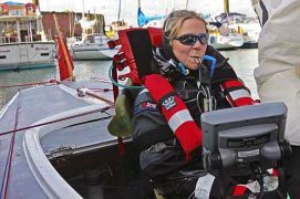 Hilary Lister conduce la sua imbarcazione tramite un sistema «a soffio»