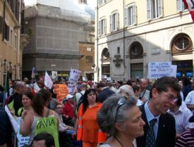 Migliaia di persone hanno partecipato alla manifestazione di Roma (foto di Giuliano Giovinazzo)