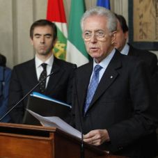 Il giuramento al Quirinale del nuovo presidente del Consiglio Mario Monti