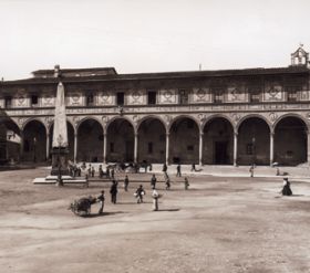 1890, Loggia di San Paolo in Piazza Santa Maria Novella, Firenze - Per gentile concessione dell'Archivio Alinari di Firenze