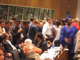 Delegati del mondo arabo riuniti all'ONU durante le discussioni precedenti all'approvazione della Convenzione