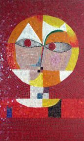 «Senecio», popolare opera di Paul Klee del 1922, realizzata a mosaico dalle persone adulte con autismo dell'Officina dell'Arte di Pordenone