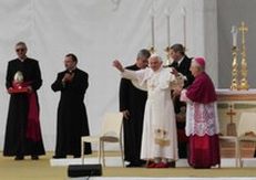 Un'immagine della visita pastorale in Calabria di papa Benedetto XVI