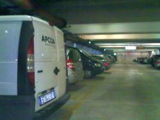 Nella foto di Simone Fanti, il furgone della Società Apcoa che occupa un posto riservato alle persone con disabilità, nel parcheggio dell'Aeroporto di Milano Malpensa